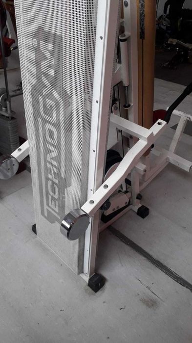 Presă triceps Technogym