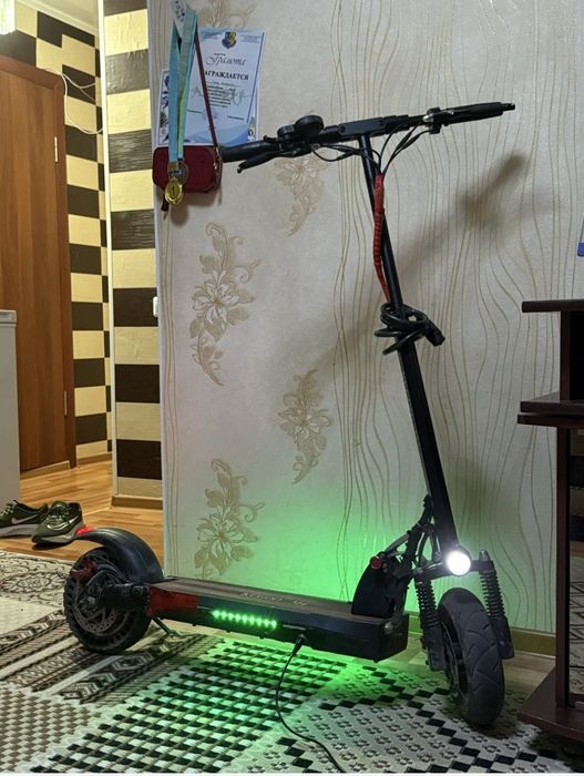 Продам электросамокат kugoo m4