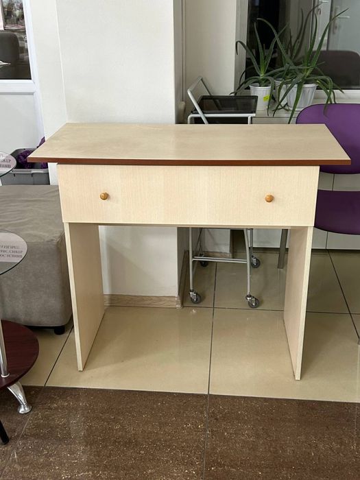 Столик для визажиста