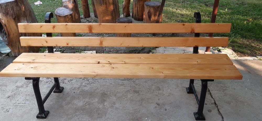 Bancă cu picioare din fontă