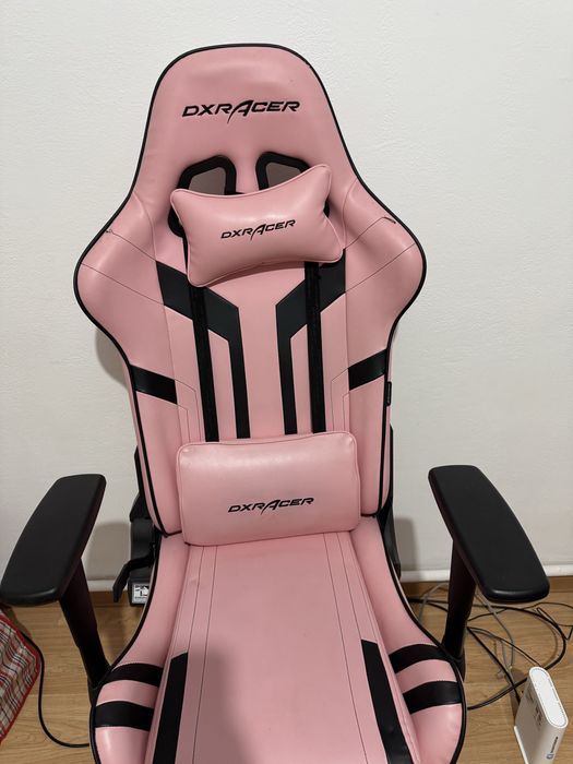 Dxracer розовый.