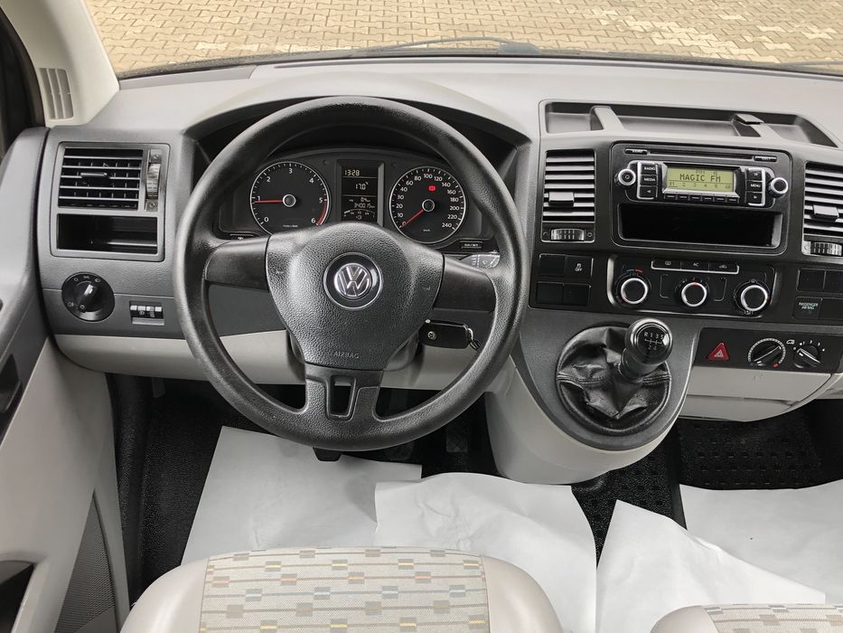 VW Transporter T5 lung 9locuri an 2010 2.0tdi 102cp cluma usi spate