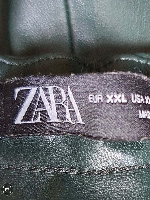 Pantaloni elastici aspect piele Zara