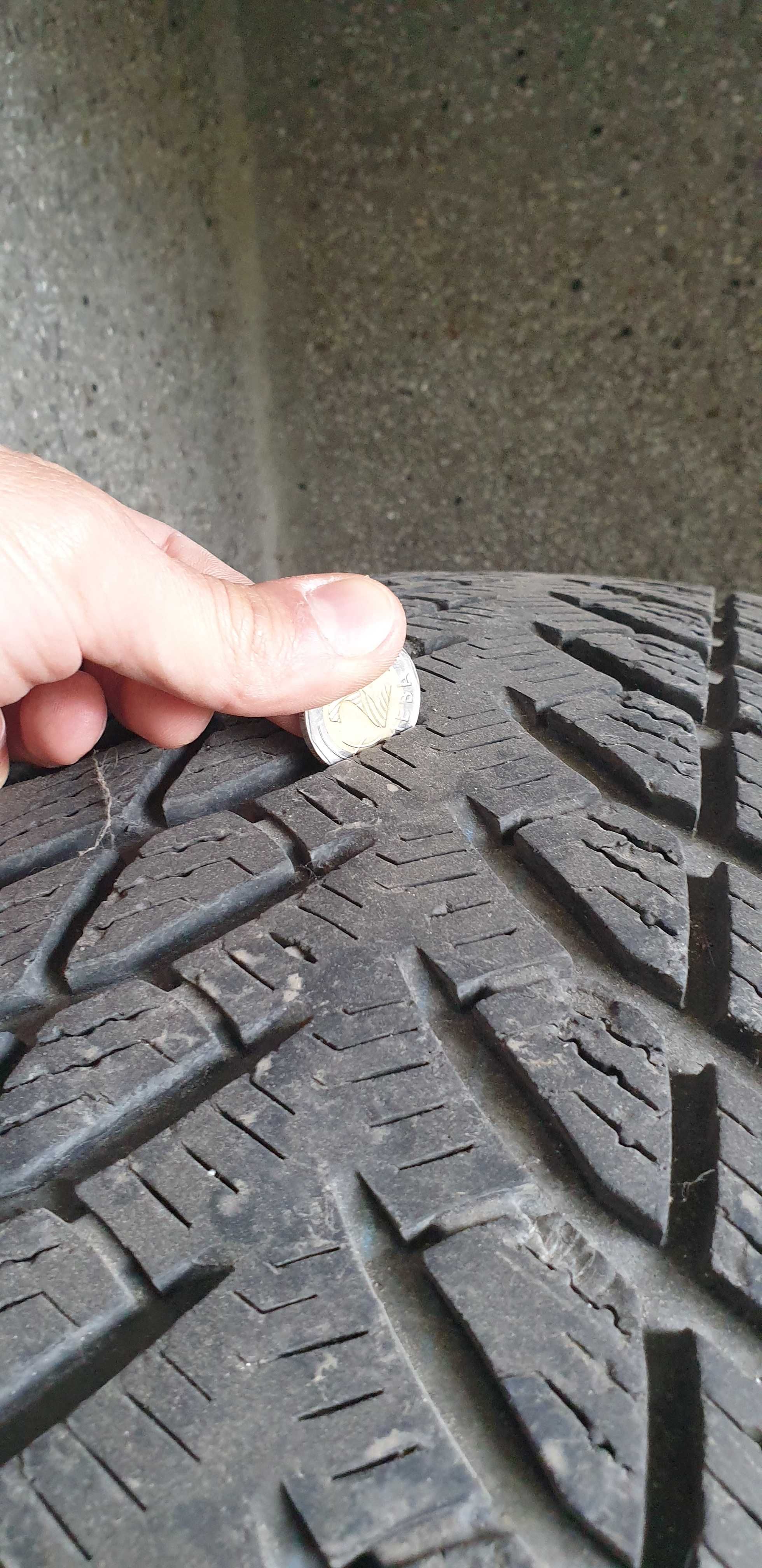Зимни 235 65 17 гуми Goodyear