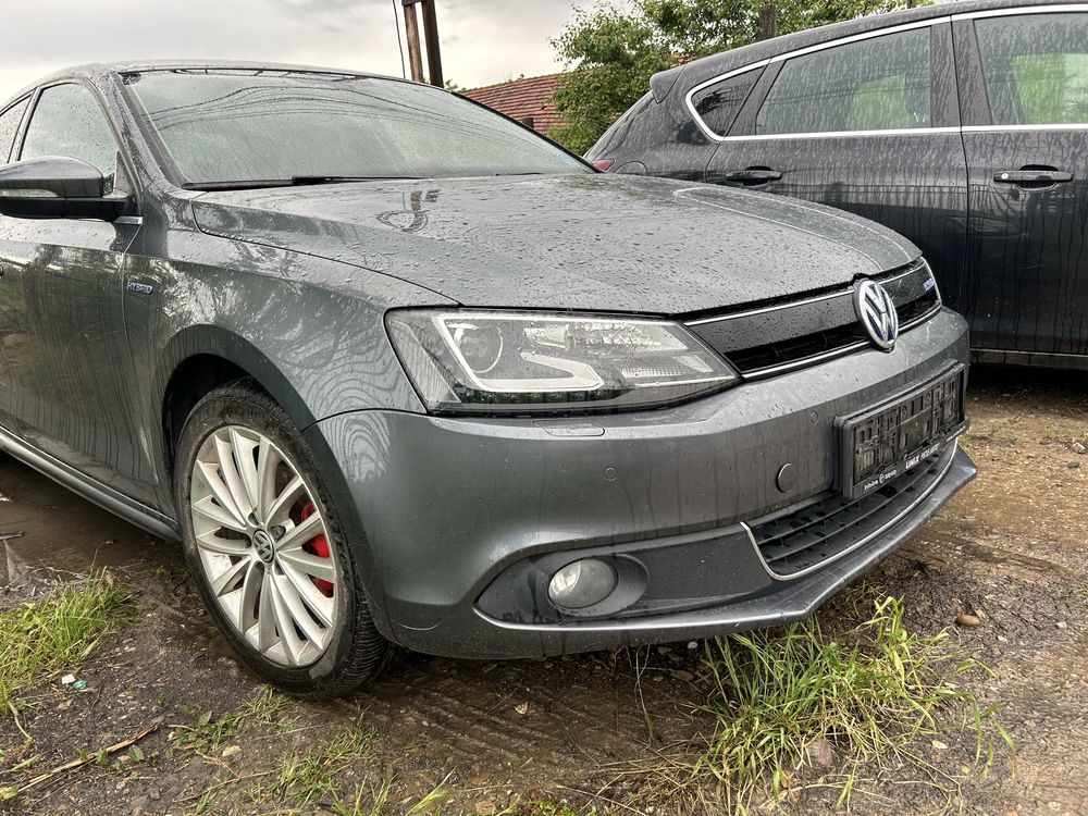 Bară față , capotă motor, faruri xenon , aripi,trager Volkswagen Jetta