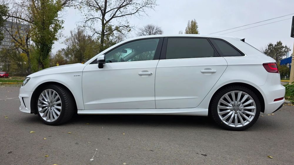 Audi A3 Audi A3 e-tron 2016 (Plug-in Hybrid)