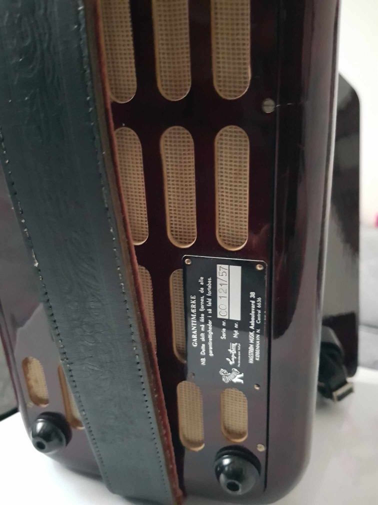 Acordeon ROYAL STANDARD cu 80 basi