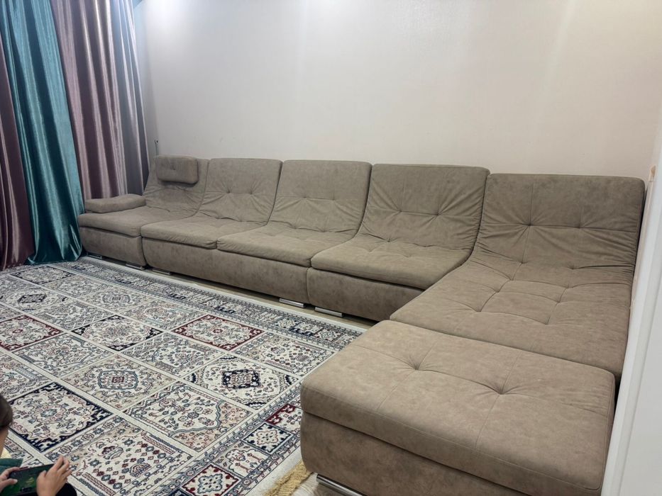 Продаётся большой угловой диван - 5 метров!