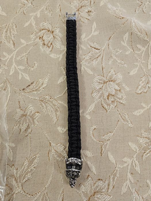 Дълга гривна с вълча глава