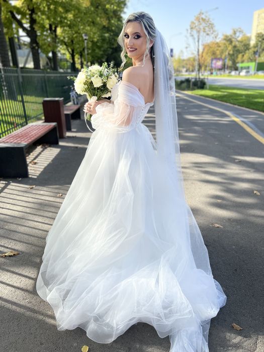 Rochie de mireasa cu perle si maneci detasabile