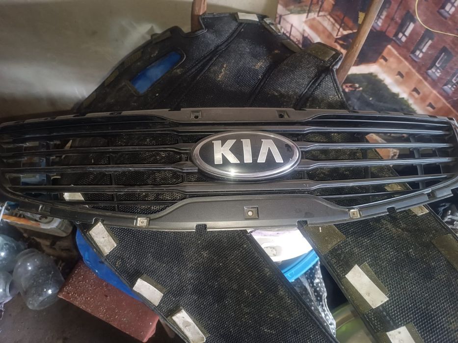 Продам решётку на красный спортеж 3