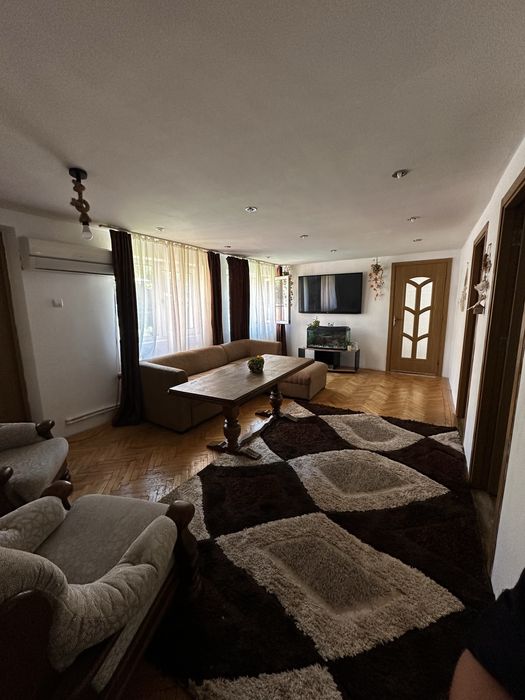 Casă spațioasă cu curte generoasa Petrosani