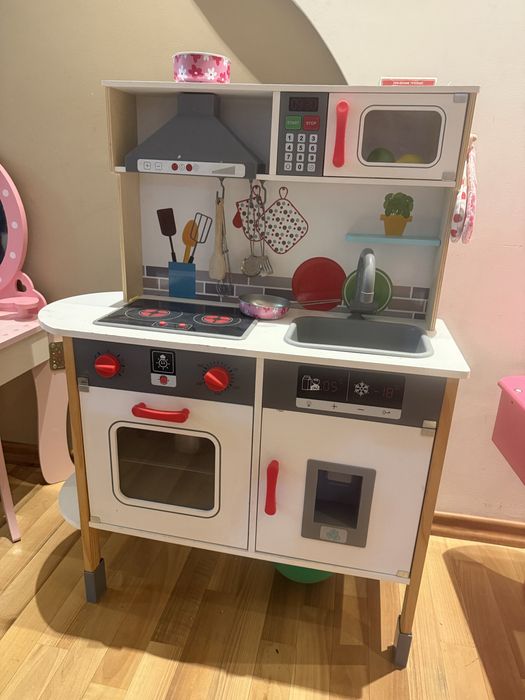 Детска масивна кухня с аксесоари