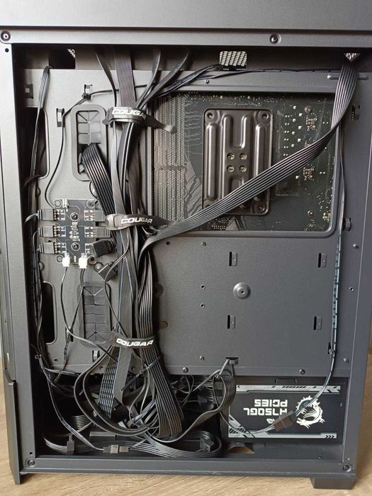 Геймърски Kомпютър GEFORCE RTX 4060, AMD Ryzen 7 5700X3D