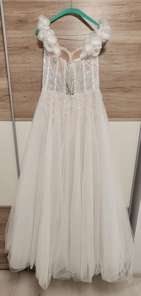 Vând rochie de mireasă