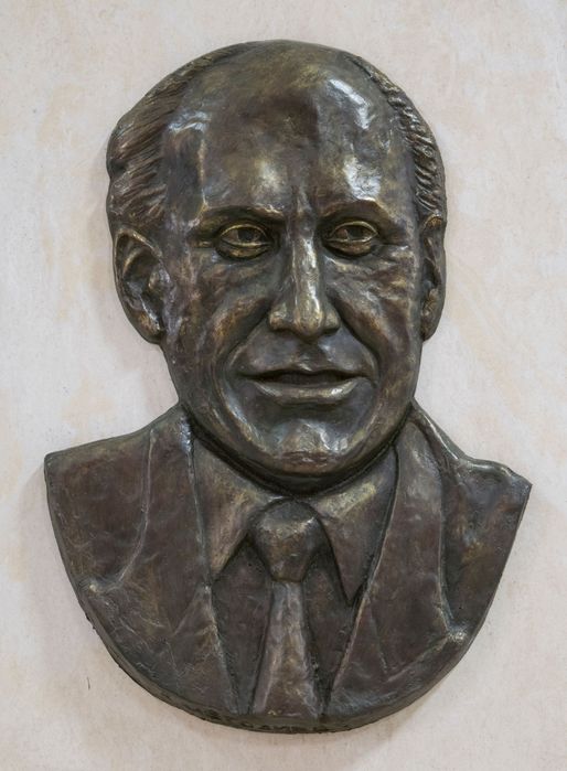 Статуя, паметник, скулптура портрет - камък, бронз, керамика, смолa