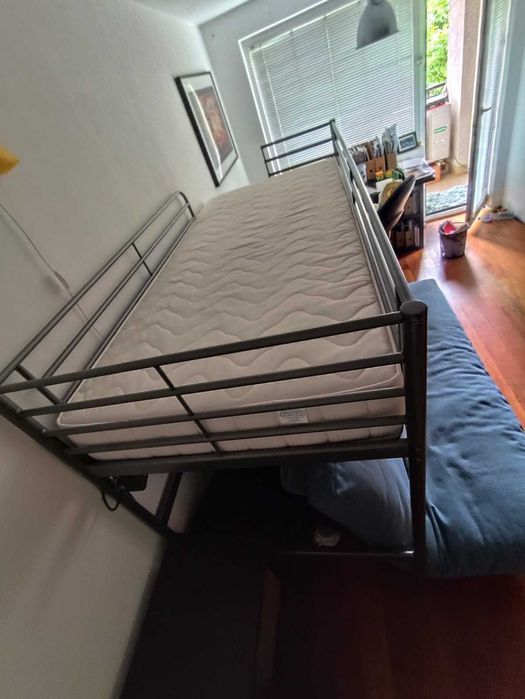 Ikea детско легло SVÄRTA 90x200 см, сребристо, сиво. Наличен матрак.