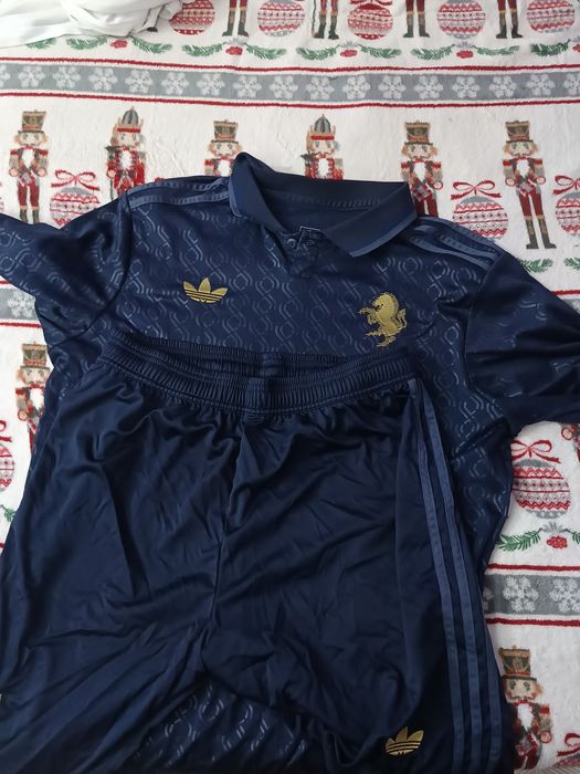 Продавам екип на Ювентус 2024 сезон трети екип комплект XL