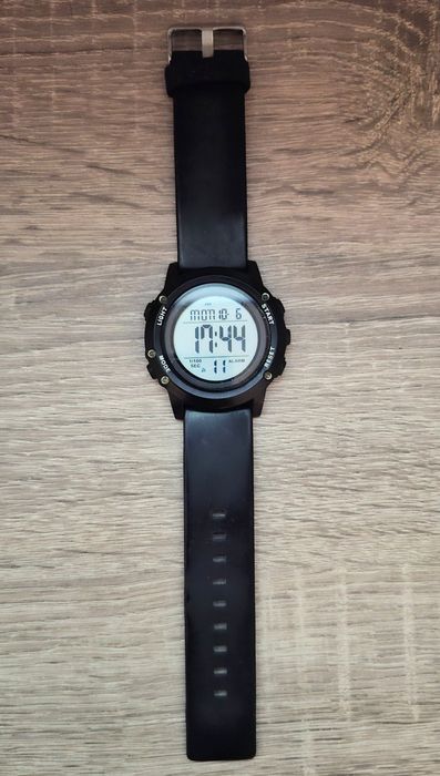 Ceas digital nou