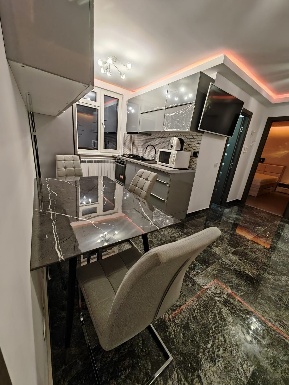 Închiriez apartament două camere centru ultralux