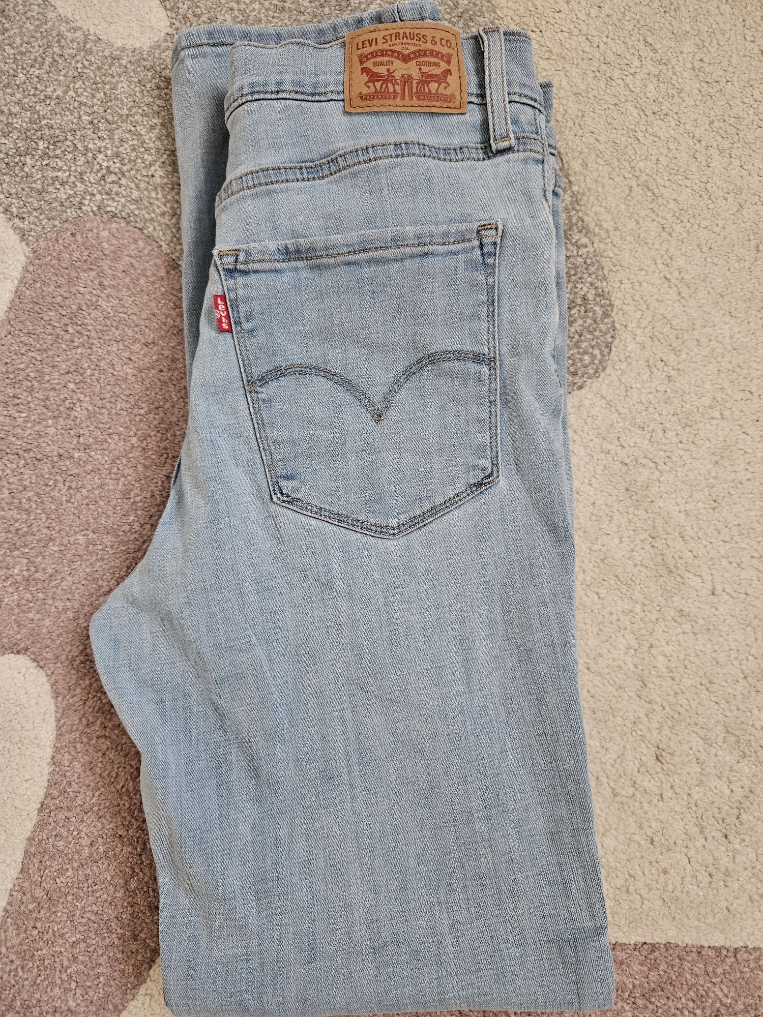 Levi's 724 High Rise Straight