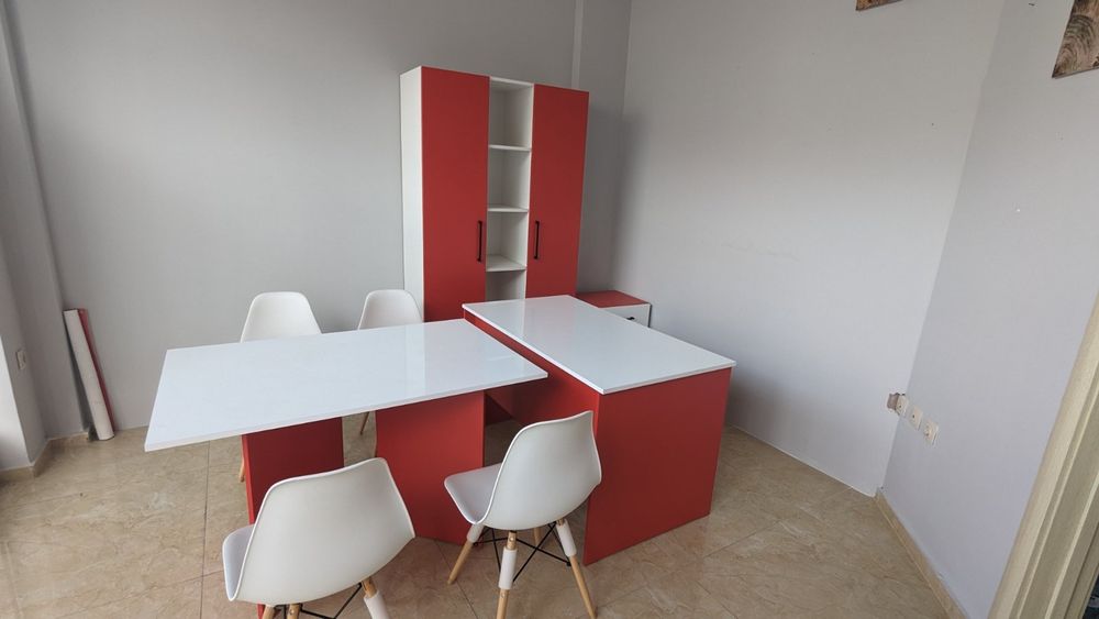 Офис обзавеждане ново