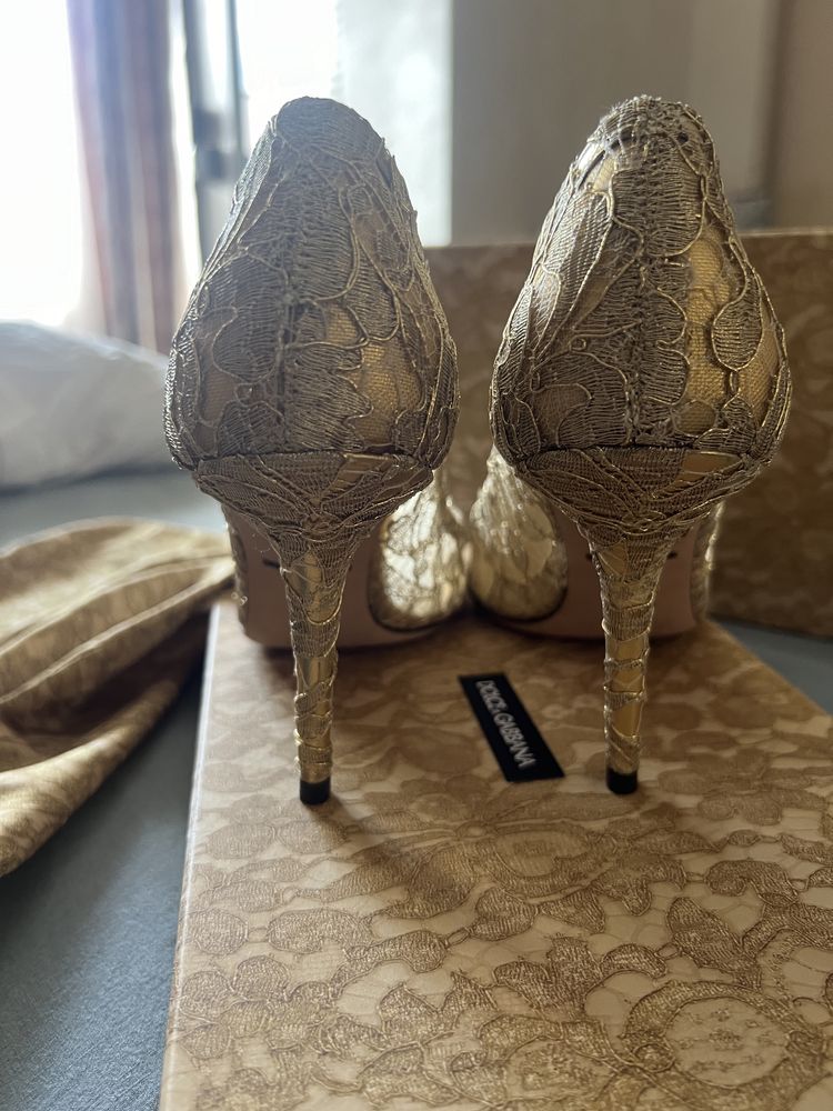Pantofi dama auri cu strasuri Dolce & Gabbana