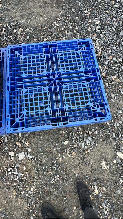 Paleti din plastic