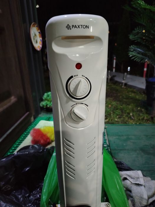 Vînd calorifer electric marca Paxton cu 11 elemenți.