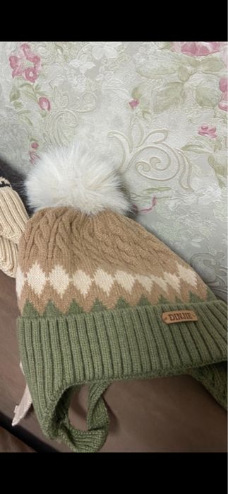 Шапка и варежки новые