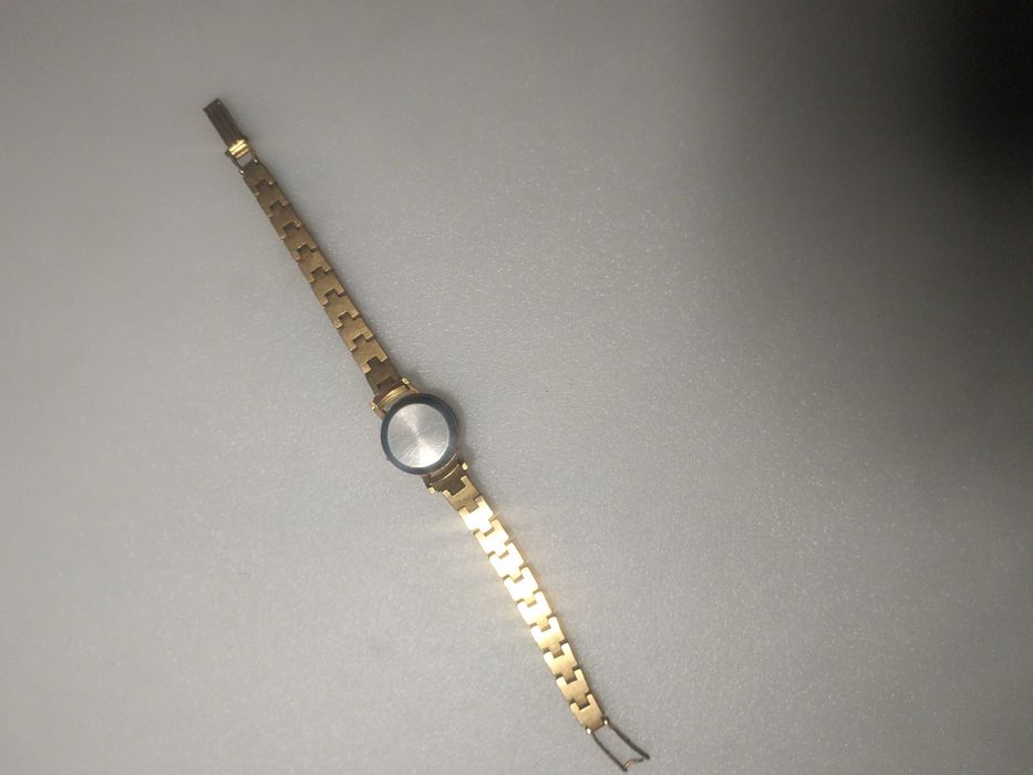 Продам часы луч на запчасти позолота