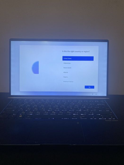 Продавам Asus zenbook 14