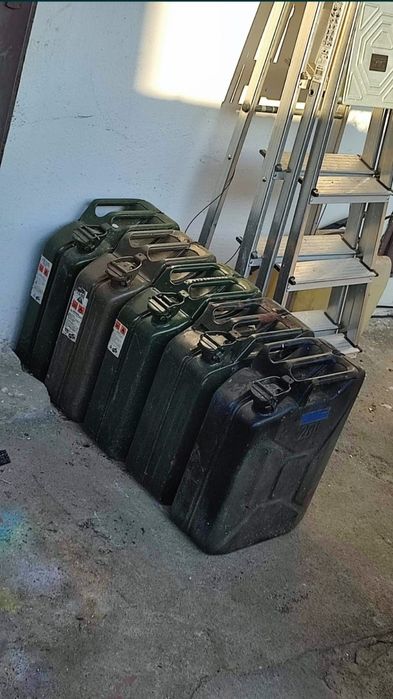 Canistra metalică 20L army și lada muniție vechi armată