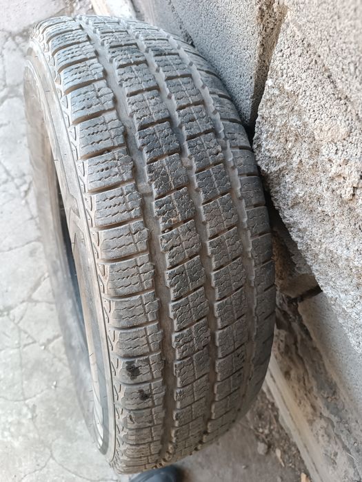 Шины 215/70 16с.225/75/16с зимние.