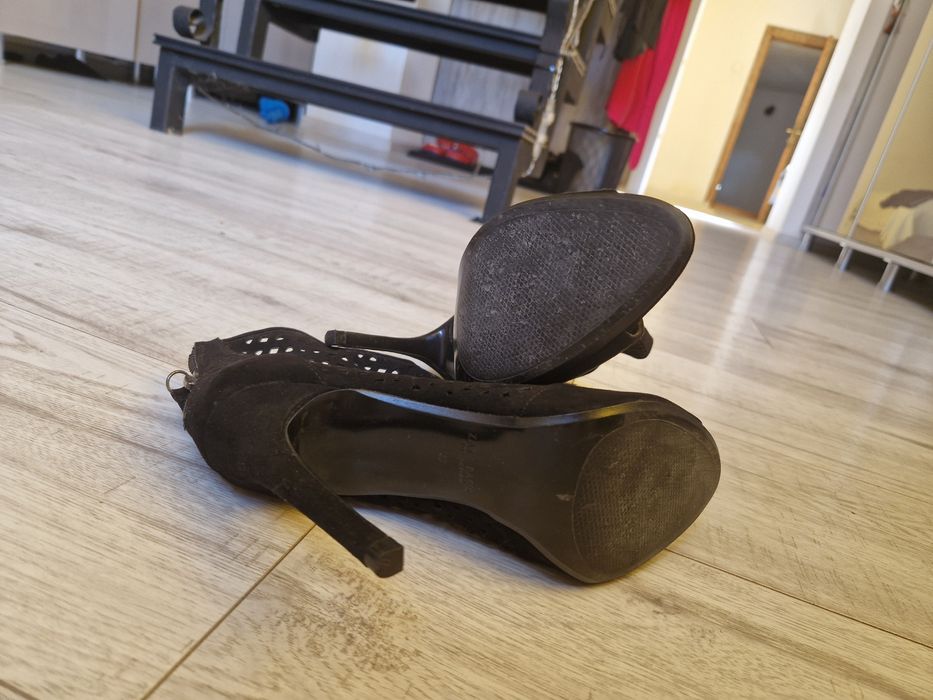 Sandale gheata perforate, piele intoarsa, negre, toc 10 - 10.5 cm,