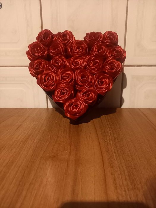 Flori, trandafiri artificiali din satin , ornamente florale