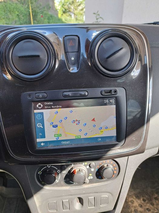Vand Dacia Logan 10 / 2017 92.000 km cu AC si navigatie