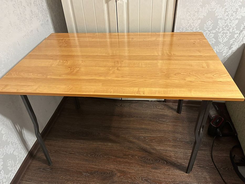 Стол деревянный большой