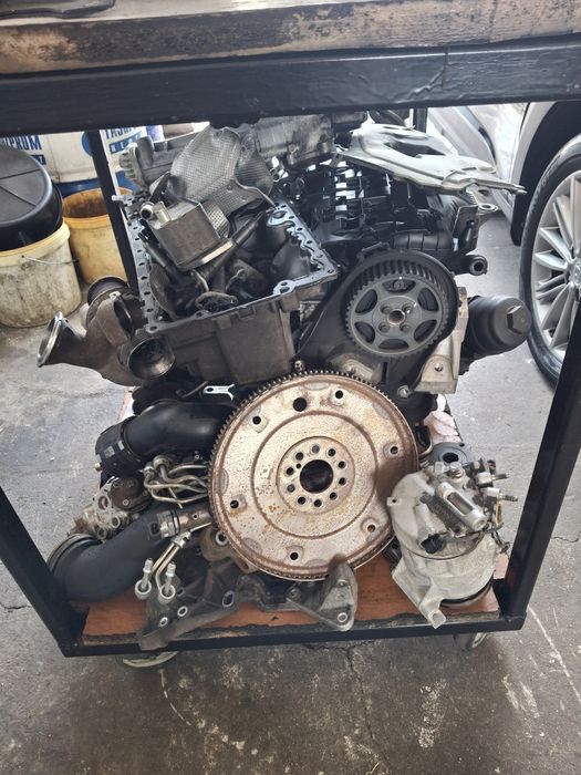 Двигател за Волво D5 битурбо на части
