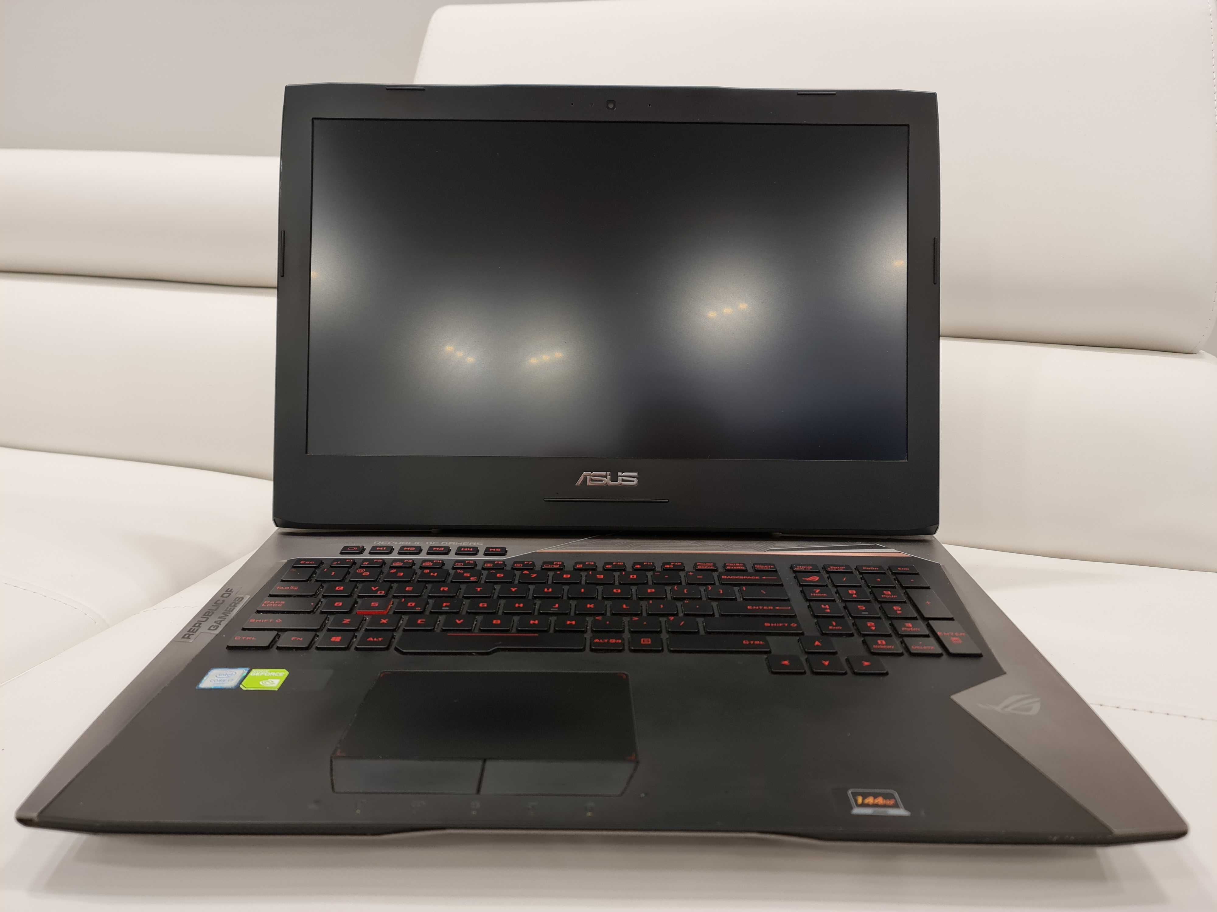 laptop gaming Asus Rog strix, intel core i7- video 8 gb dedicat , 17,3