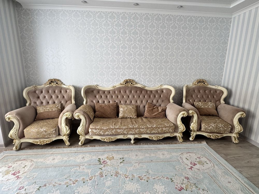 Продам диван с креслами