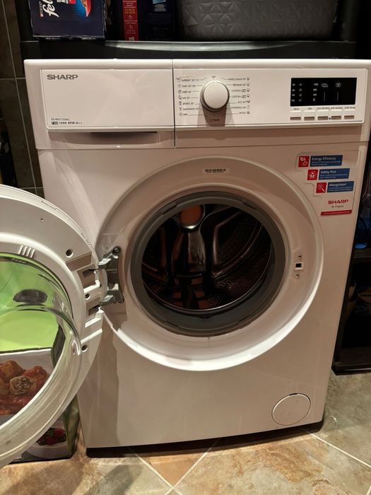 Пералня Sharp, работи перфектно