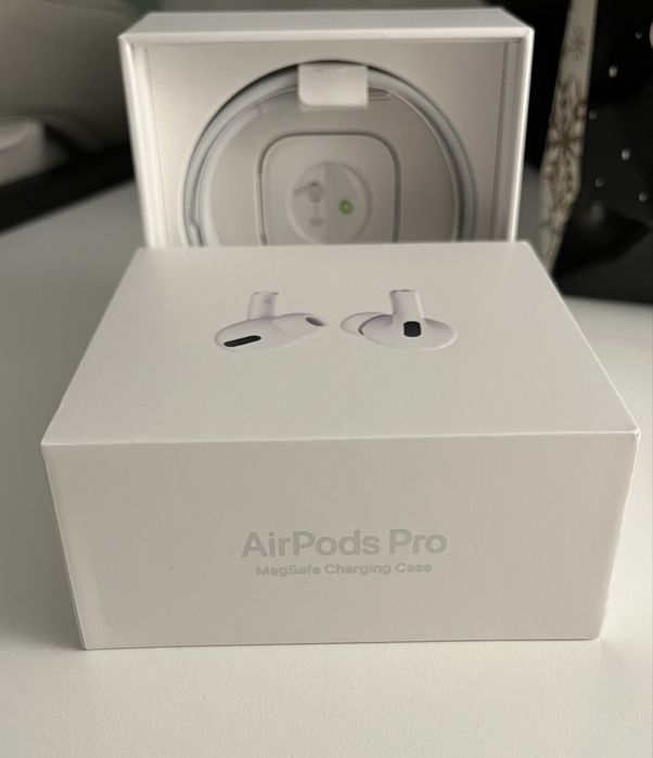AirPods Pro MagSafe case, casca dreapta defecta