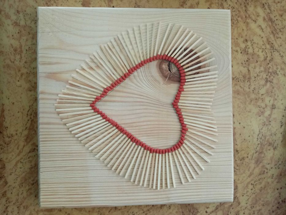 Ръчно направено сърце, от кибритени клечки, подходящо за подаък