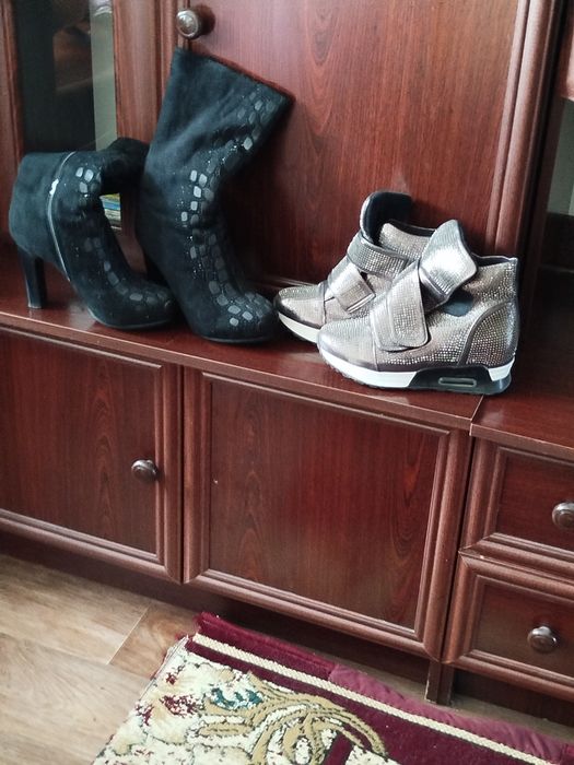 Женская обувь.Сапоги и босоножки