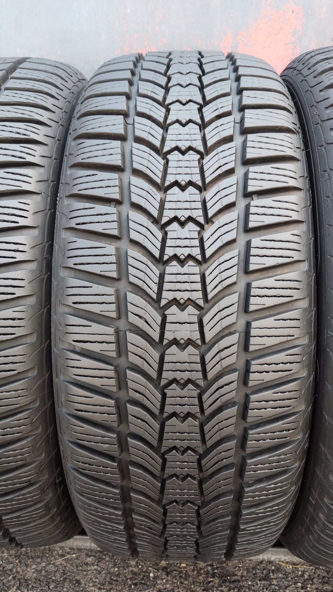 4бр. зимни гуми 205/50/17 Sava Eskimo HP2
dot23
9mm
Много добро състоя