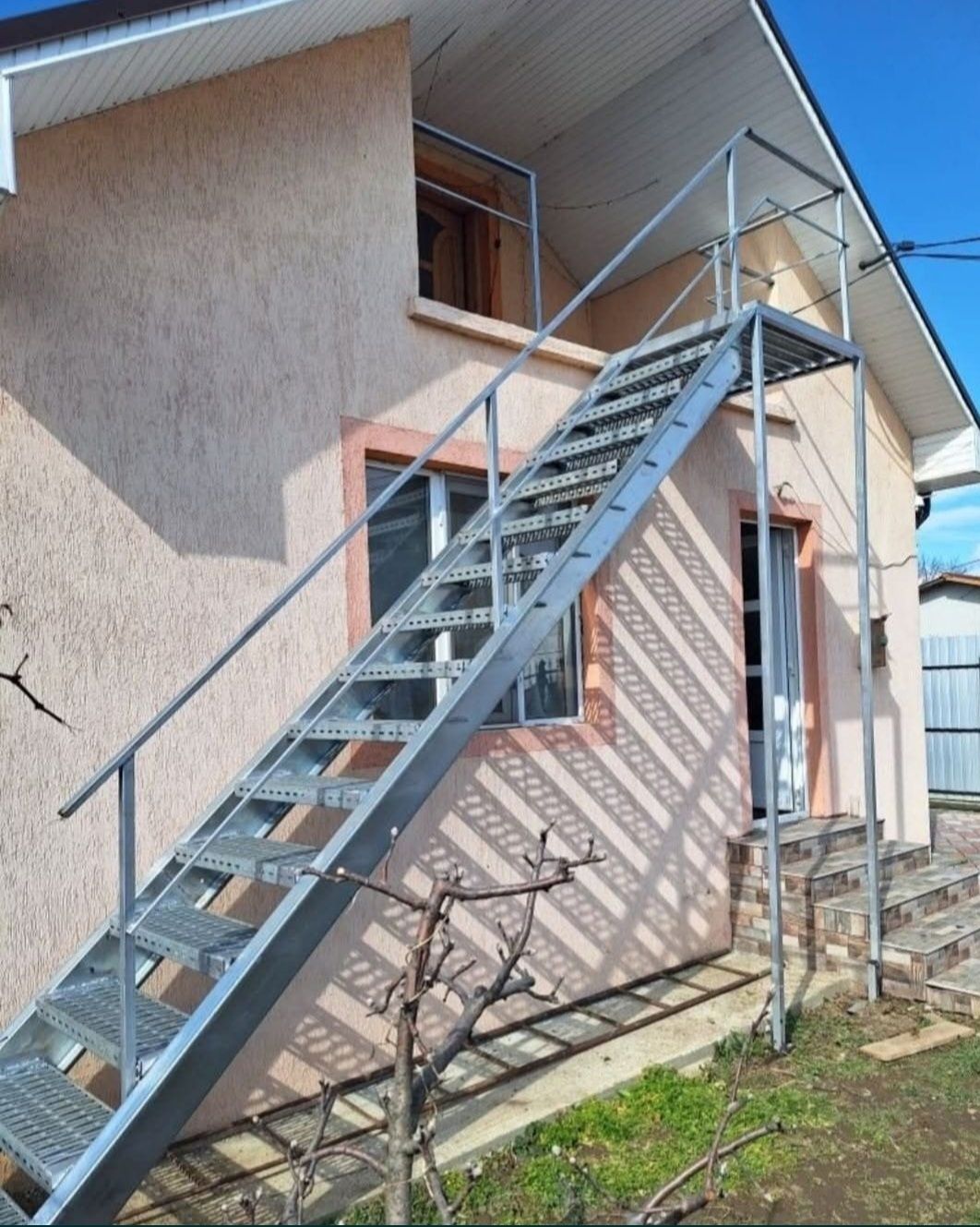 Confectionam scari zincate exterioare