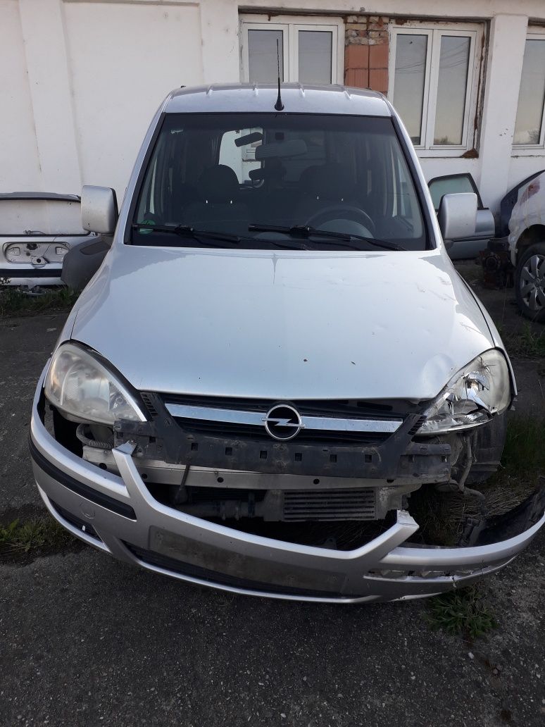 Dezmembrez Opel Combo 1.7 cdti 2007