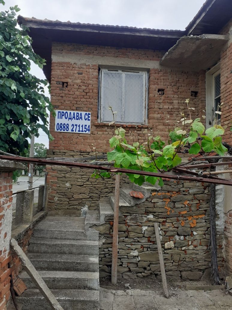 Къща в село Огнен, община Карнобат.