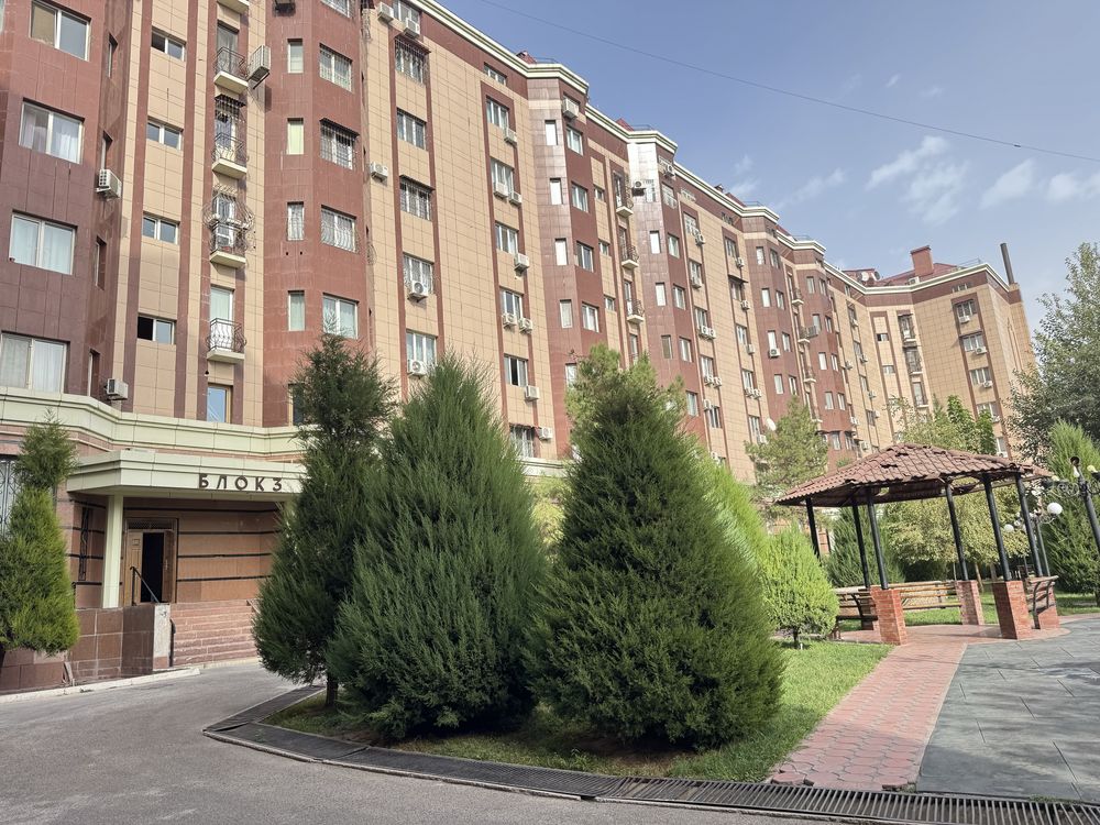 Ц-2 Алайский -Метро Абдулла Кодирый 1^2/8/8 Продаю